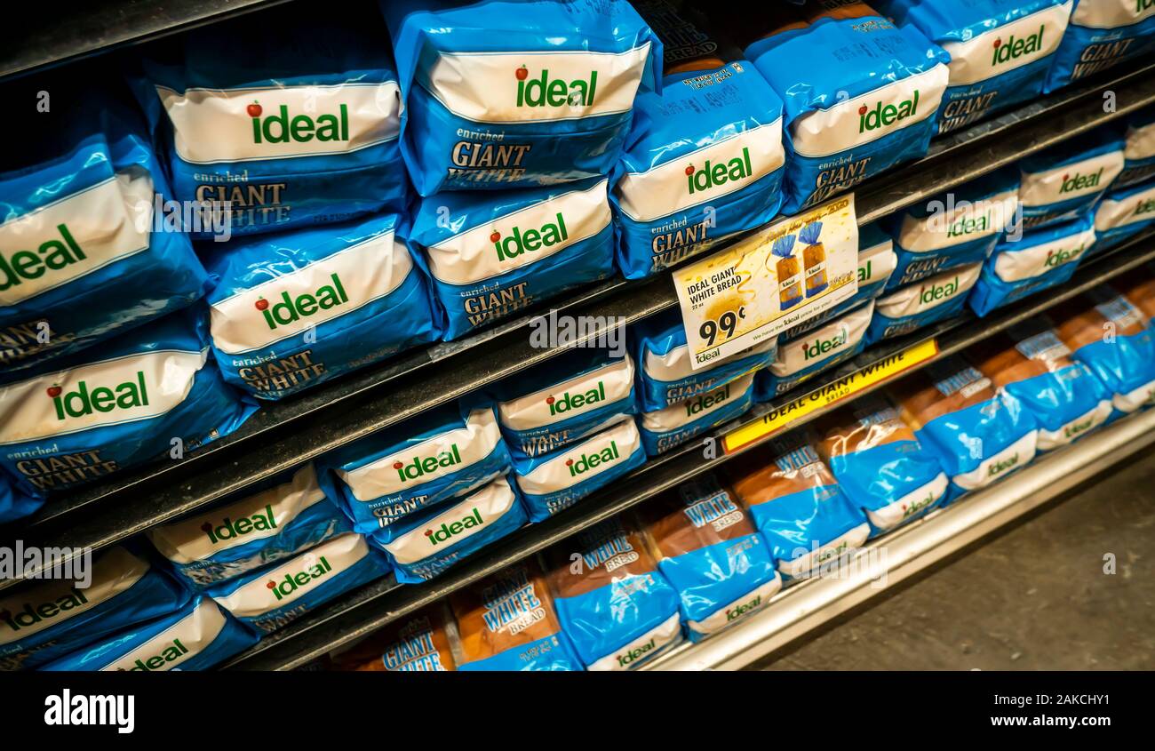 House brand di pane bianco in un supermercato a New York il Mercoledì, 1 gennaio 2020.(© Richard B. Levine) Foto Stock