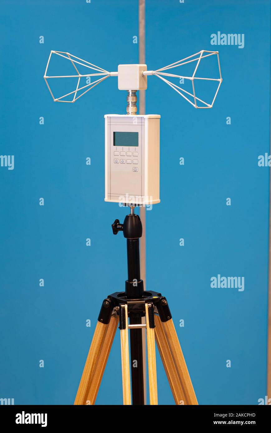 Analisi ambientale strumentazione per gabbie di Faraday, con antenna biconica Foto Stock