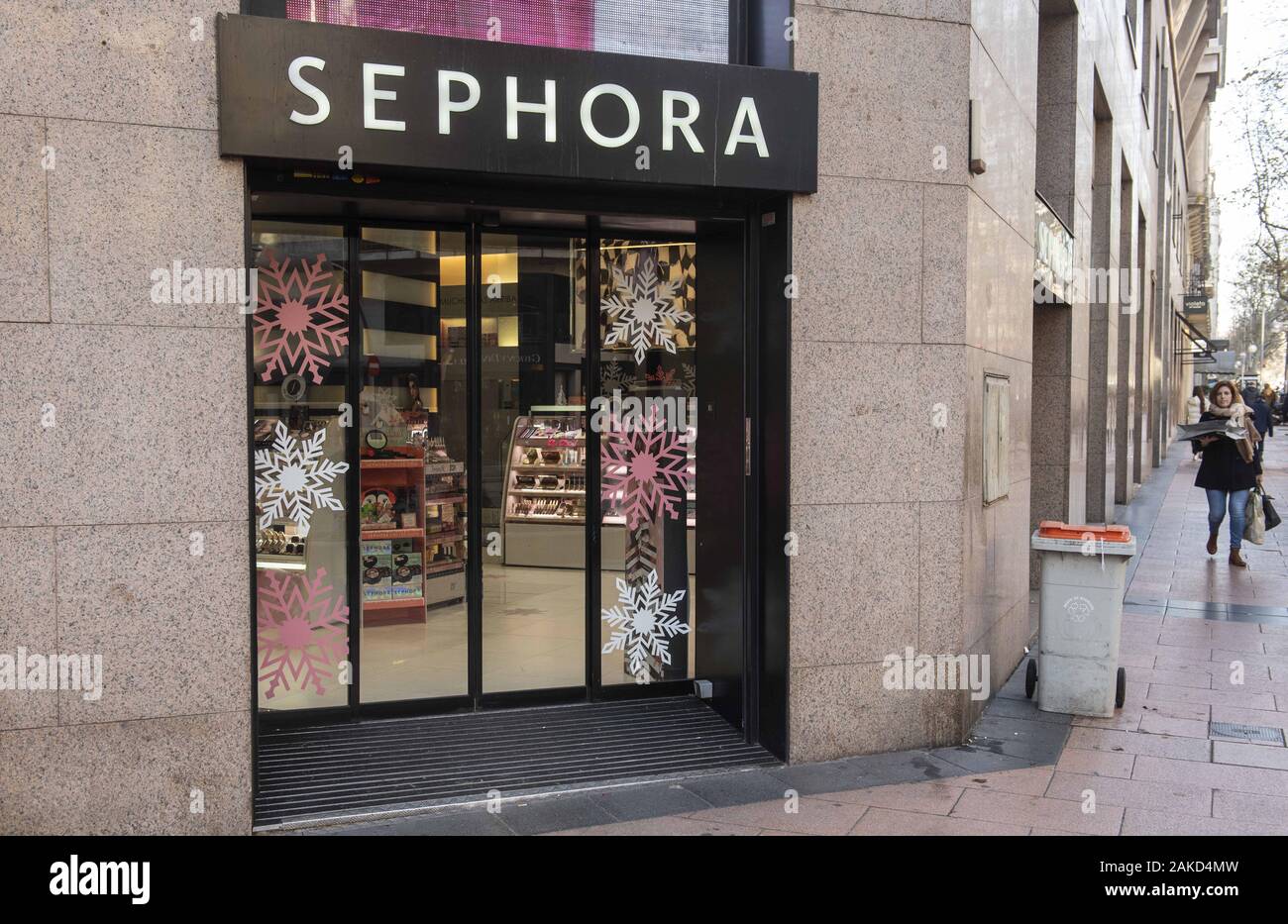 Spagna. 31 Dic, 2019. Un ramo della multinazionale francese la cura e la bellezza del marchio retail Sephora visto in Spagna. Credito: Budrul Chukrut SOPA/images/ZUMA filo/Alamy Live News Foto Stock