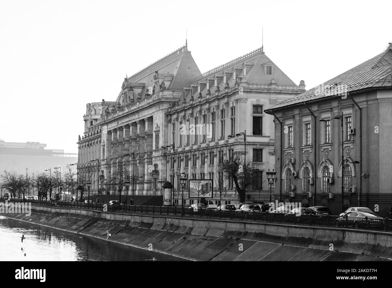 Palazzo di Giustizia edificio (Palatul Justitiei) in un inverno mattina a Bucarest, Romania, 2020 Foto Stock