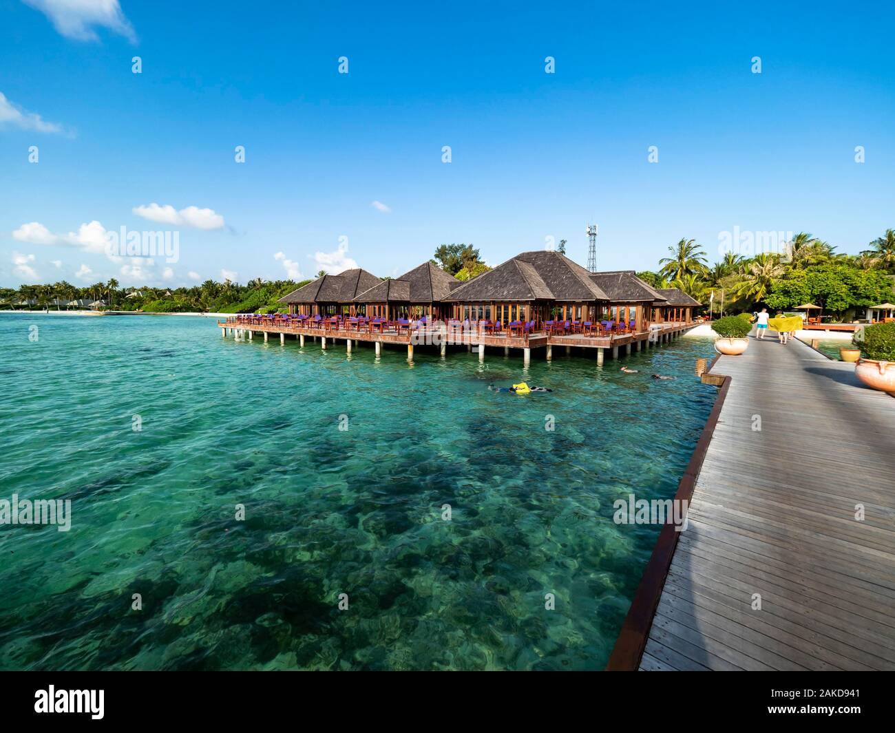 Villaggio turistico bungalow sull'acqua, isole Maldive, South Male Atoll, Maldive Foto Stock