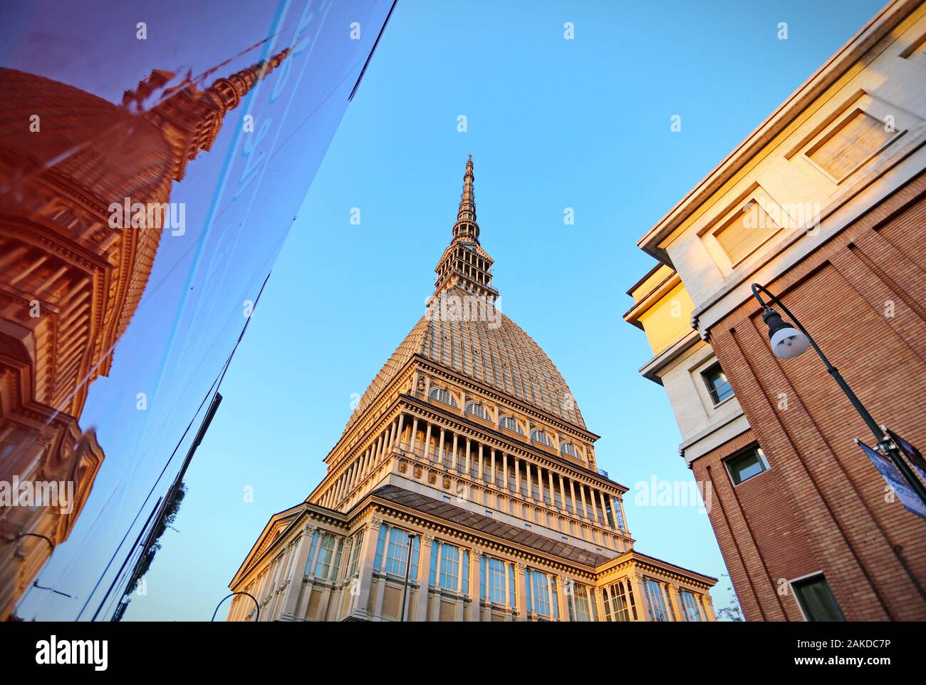 La Mole Antonelliana è il simbolo della città di Torino e al suo interno ospita il Museo Nazionale del Cinema. Torino, Italia - Aprile 2018 Foto Stock