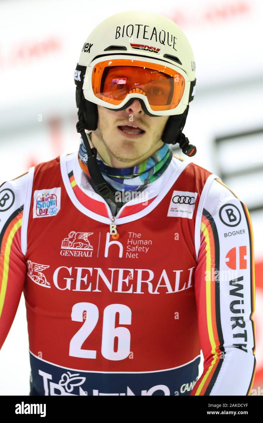 8 gennaio 2020, Madonna di Campiglio, Italia; FIS Coppa del Mondo di sci alpino maschile di slalom notturno a Madonna di Campiglio, Italia su Gennaio 8, 2020, Linus Strasser(GER) Foto Stock