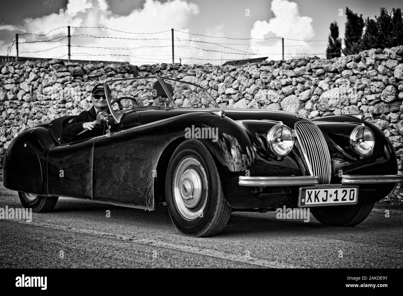 Classica vettura sportiva di lusso britannica in monocromia Foto Stock