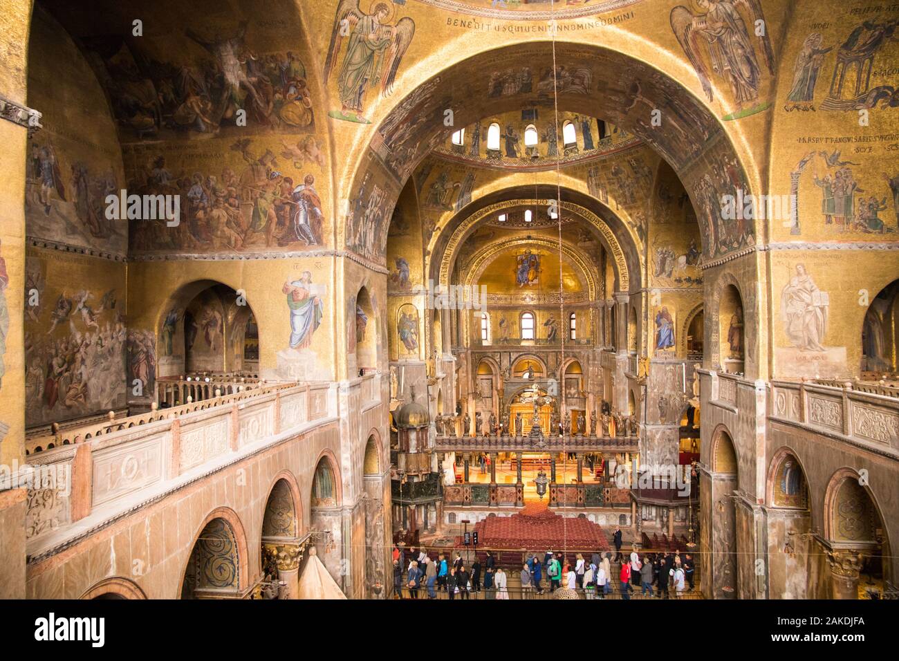 Il vivacemente decorate Basilica di San Marco a Venezia Italia Foto Stock
