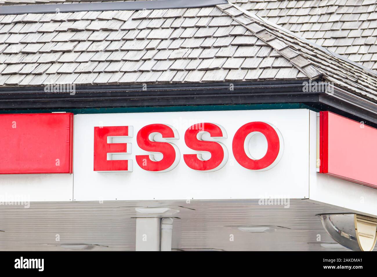 Calgary, Alberta. In Canada. Jan 7, 2020. Esso è un nome commerciale di ExxonMobil e dalle sue società collegate. La società ha iniziato la sua attività come la Standard Oil di New Jerse Foto Stock