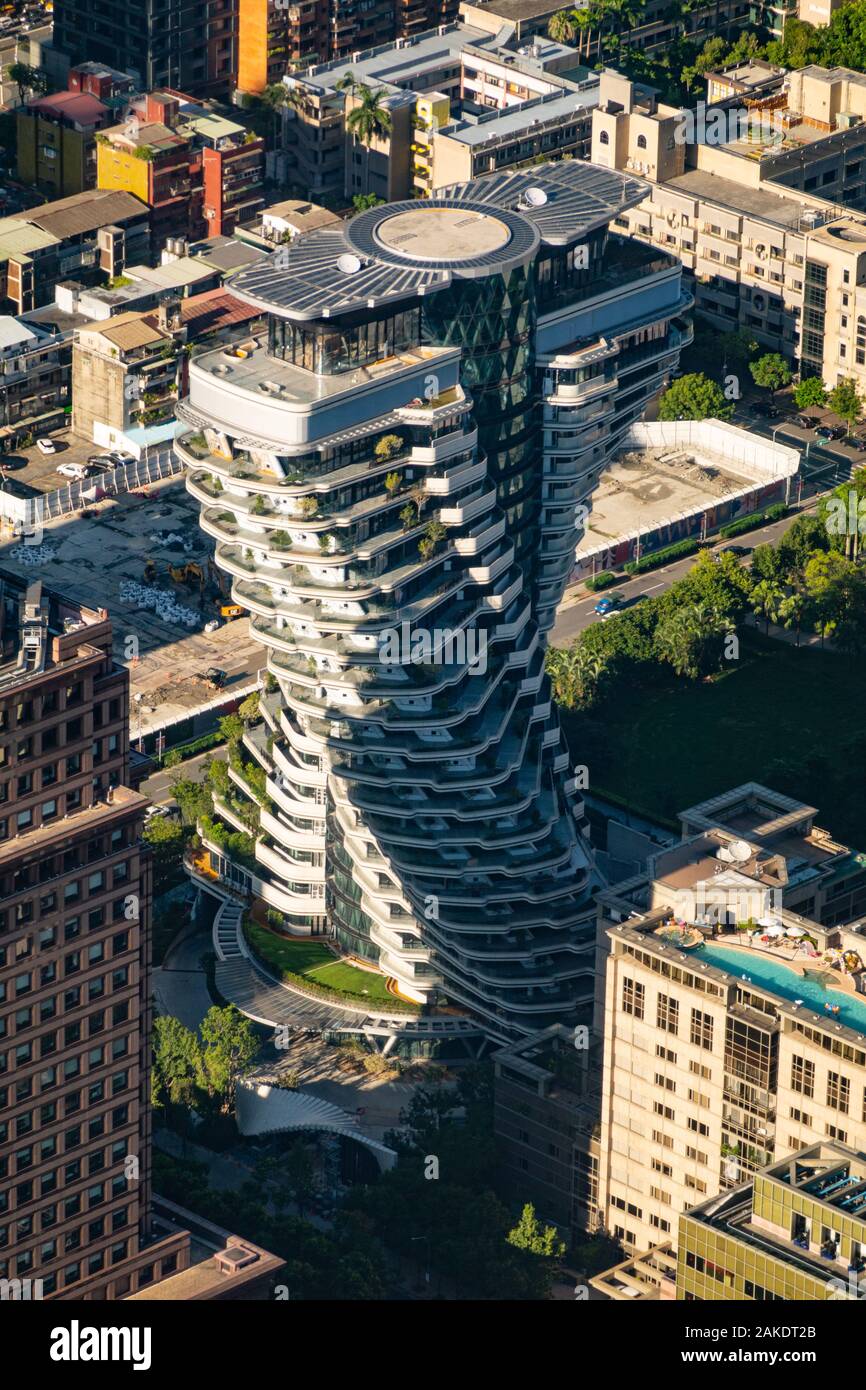 L'aspetto torcente del complesso di appartamenti Tao Zhu Yin Yuan, completato nel 2018 a Taipei, Taiwan Foto Stock