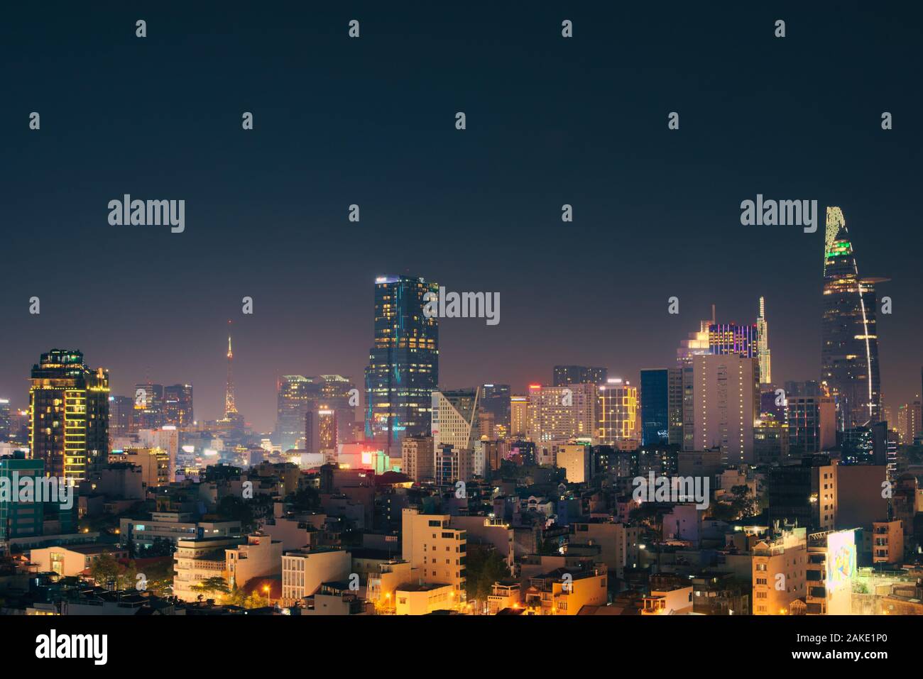 Skyline di Saigon (Ho Chi Minh City) a notte. Foto Stock