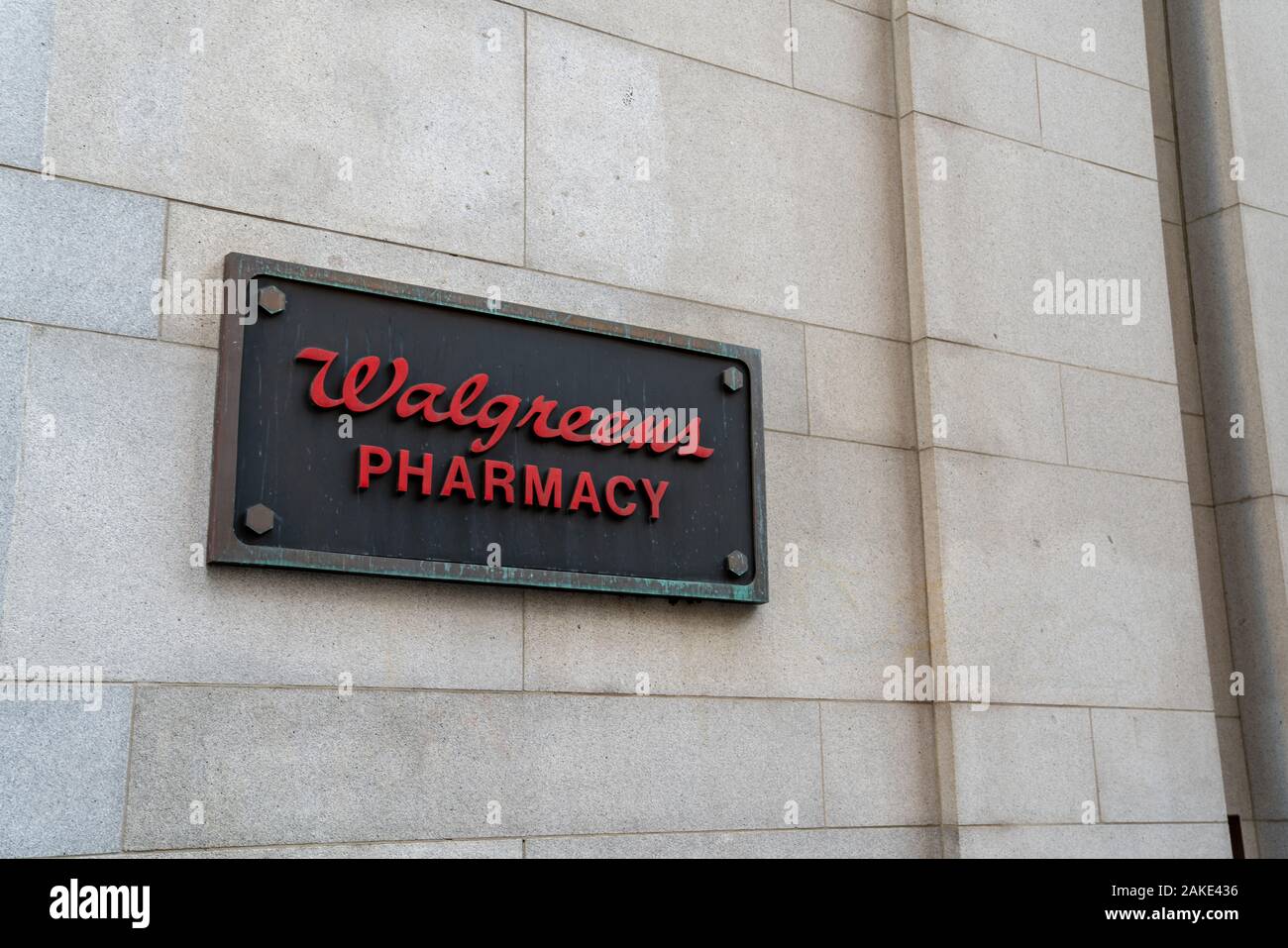 Walgreens Pharmacy firmare al di fuori del centro cittadino di posizione Foto Stock