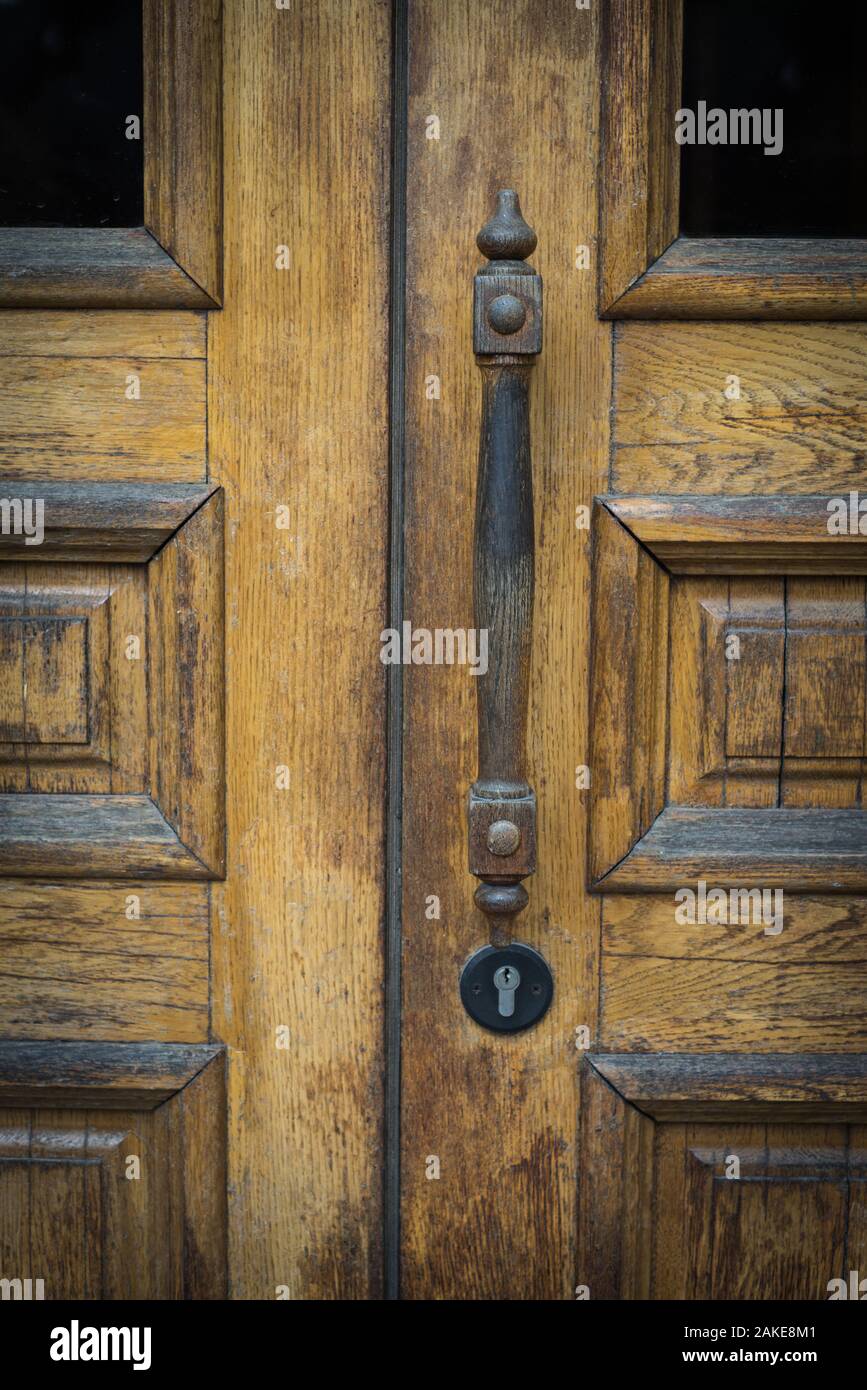 Antiquariato marrone vintage porta in legno close up Foto Stock
