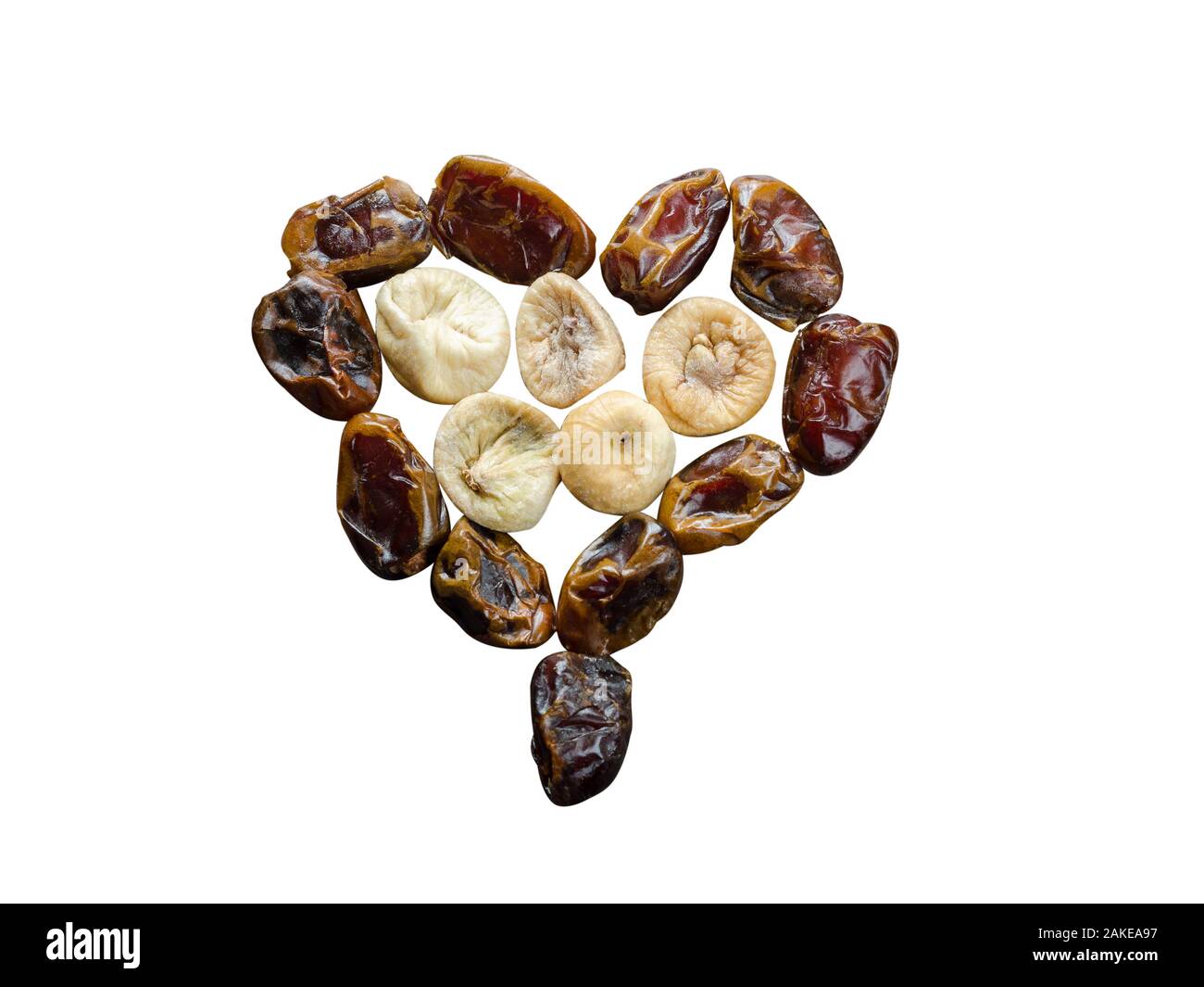 Assortimento di fichi secchi e di date in forma di cuore isolato su sfondo bianco. Foto Stock