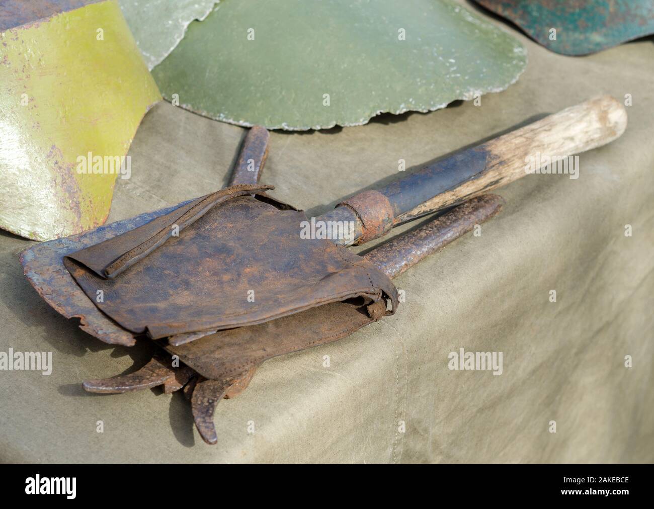 Sapper pala coperto di ruggine, la II Guerra Mondiale, trovata nelle posizioni del passato di battaglie Foto Stock