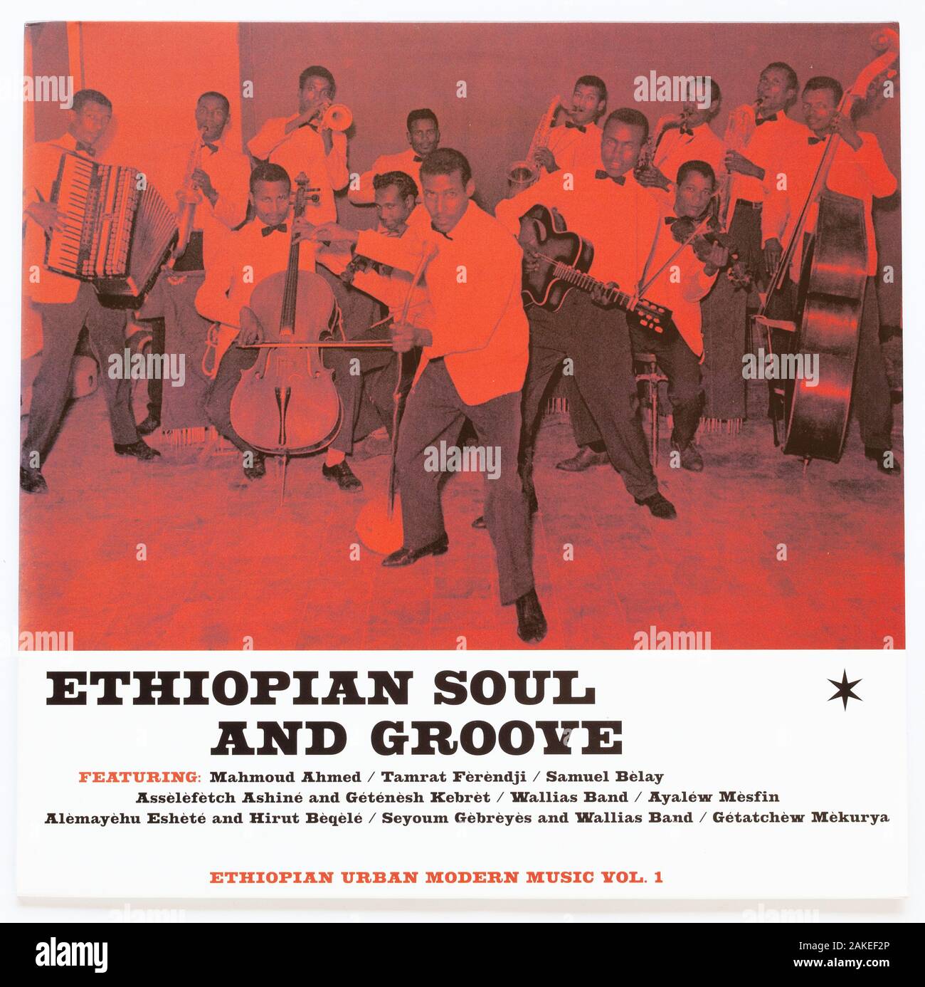 La copertina di Ethiopian Soul and Groove, una raccolta di musica urbana etiope moderna - solo per uso editoriale Foto Stock
