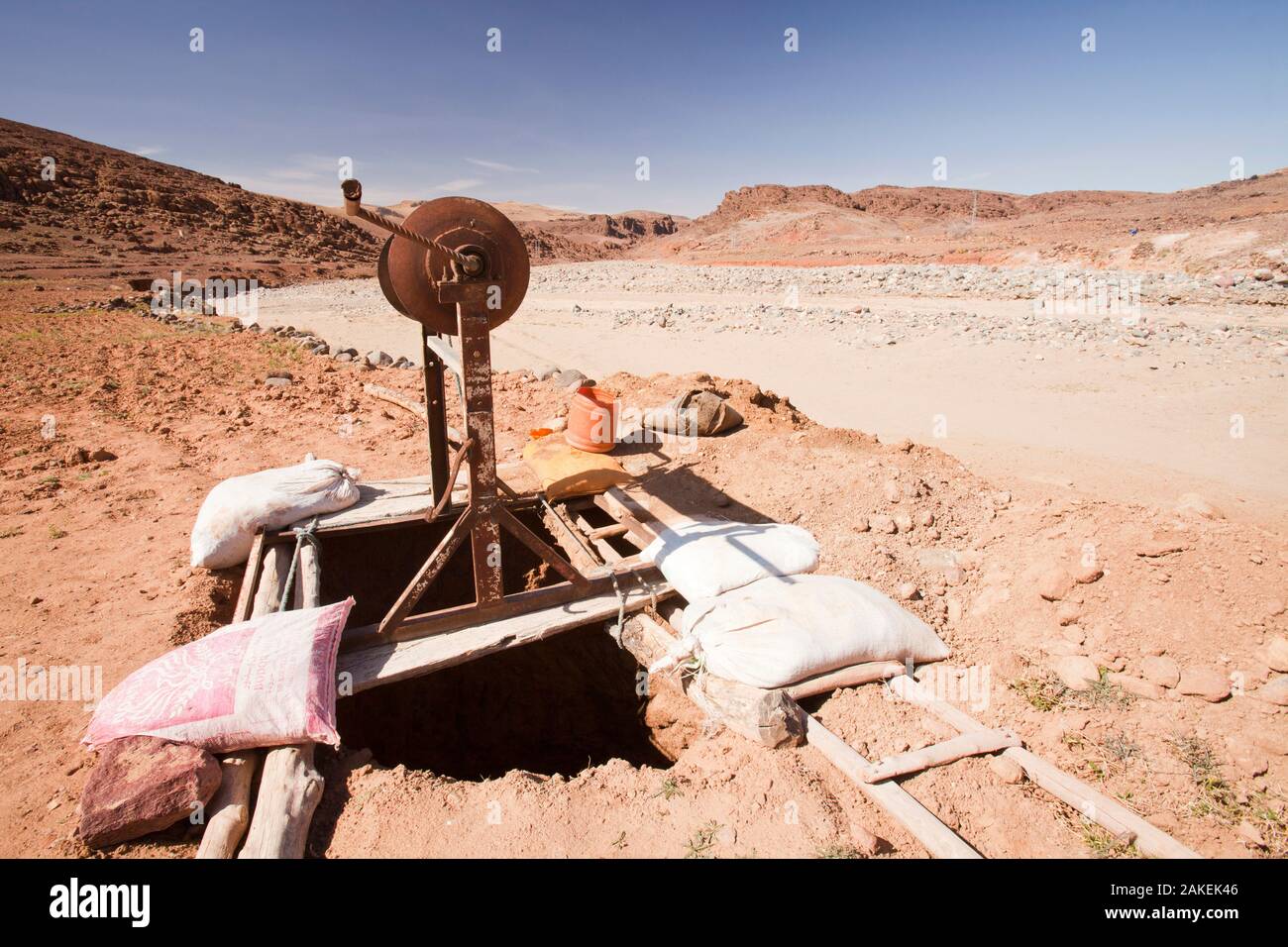 Anche accanto a un asciugò il letto del fiume in Anti atlante del Marocco, Africa del Nord. Aprile 2012. Negli ultimi anni le precipitazioni totali sono ridotti di circa il 75% come risultato dei cambiamenti climatici Foto Stock