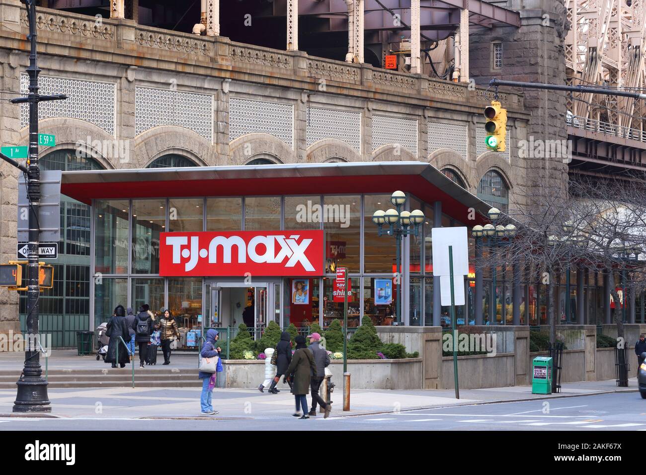 T.J. Maxx, 407 E. 59th Street, New York, NYC foto di un grande magazzino vicino al ponte Queensboro a Manhattan Foto Stock