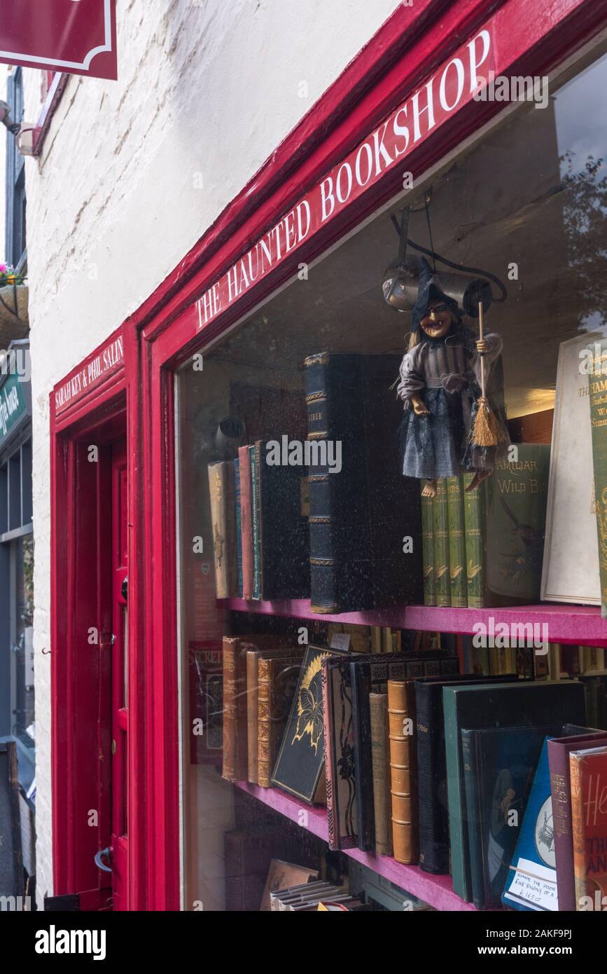Regno Unito, Inghilterra, Cambridgeshire, Cambridge, St. Edward's passaggio, la Haunted Bookshop Foto Stock