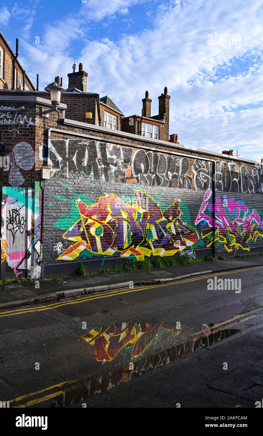 I graffiti sulla parete vicino a Preston Circus a Brighton Regno Unito Foto Stock