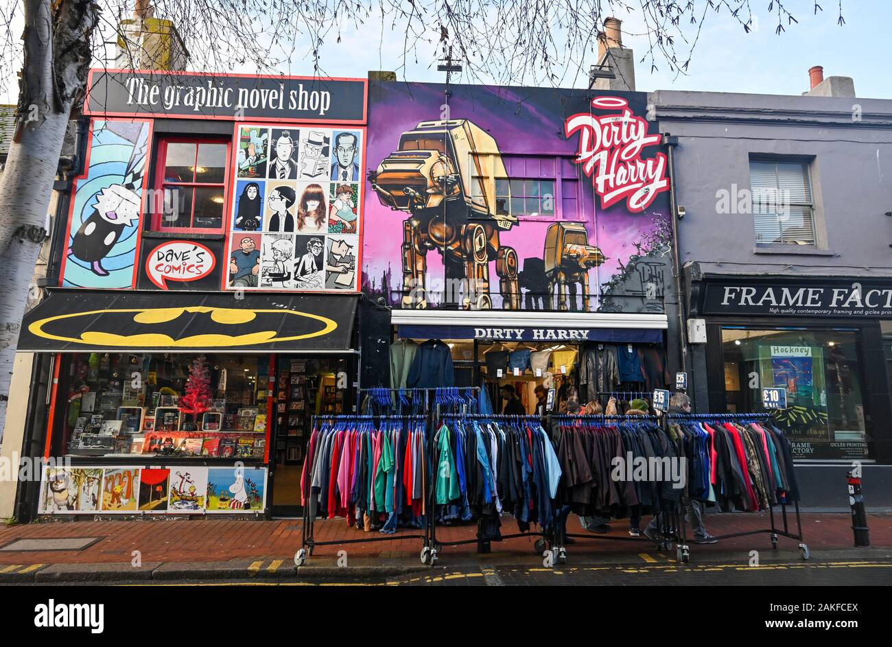 Dirty Harry boutique di moda e la Graphic Novel Shop in Sydney Street Brighton che è parte della Boemia North Laine area della città Foto Stock