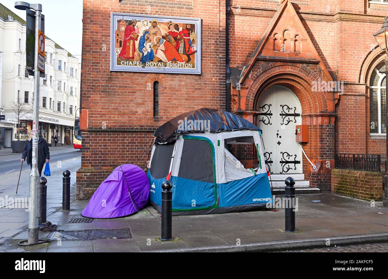 Tende senza tetto fuori dalla chiesa reale della Cappella in North Street Brighton Foto Stock