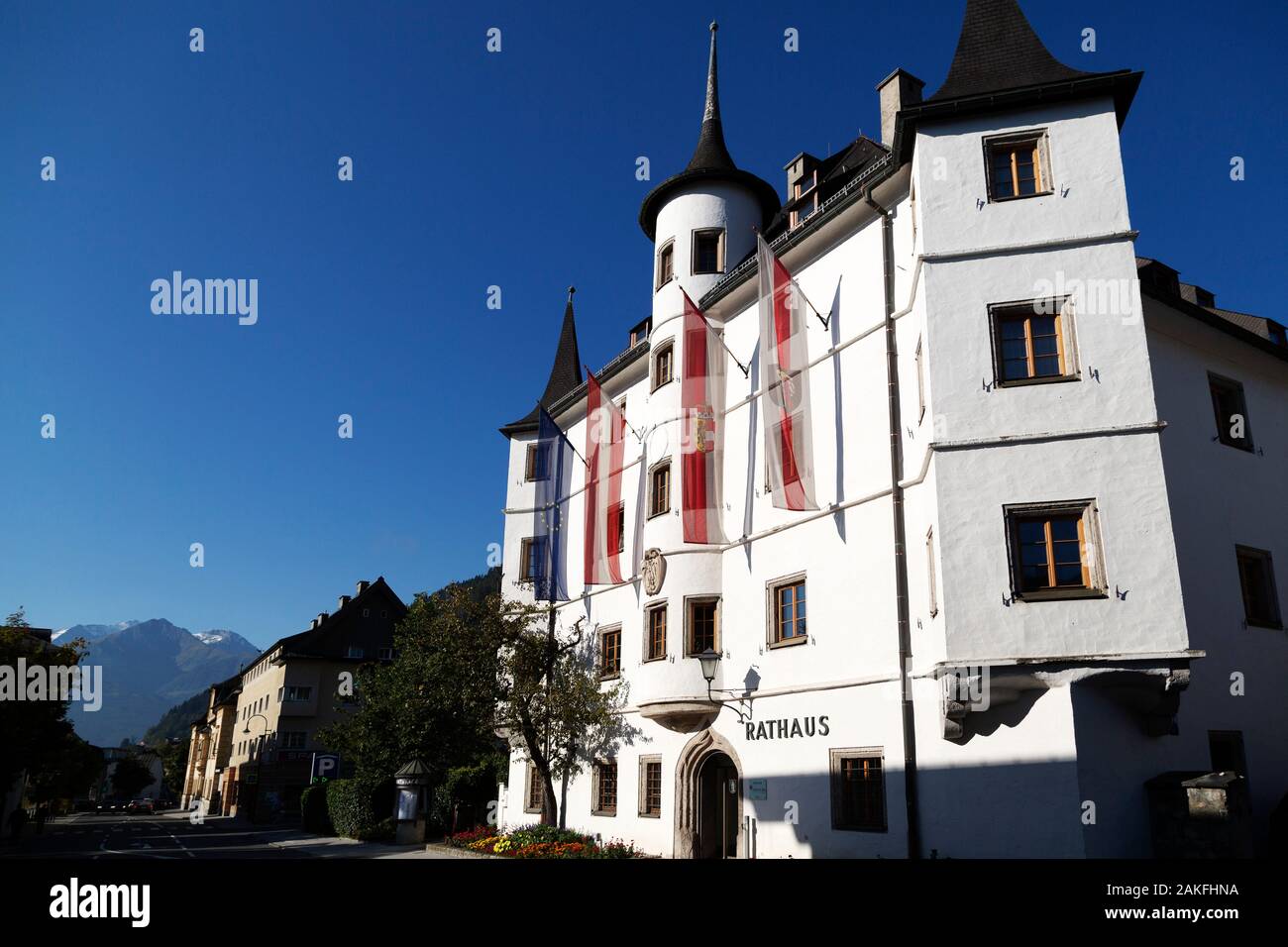 Il municipio (Rathaus) in Zell am See, Austria. Esso è stato costruito come Rosenberg Castello nel XVI secolo. Foto Stock