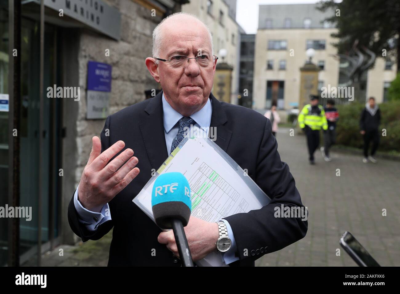 Il ministro della giustizia Charlie Flanagan arriva per una riunione del consiglio dei ministri del governo sulla disabilità a Marino istituto di istruzione a Dublino. Foto Stock