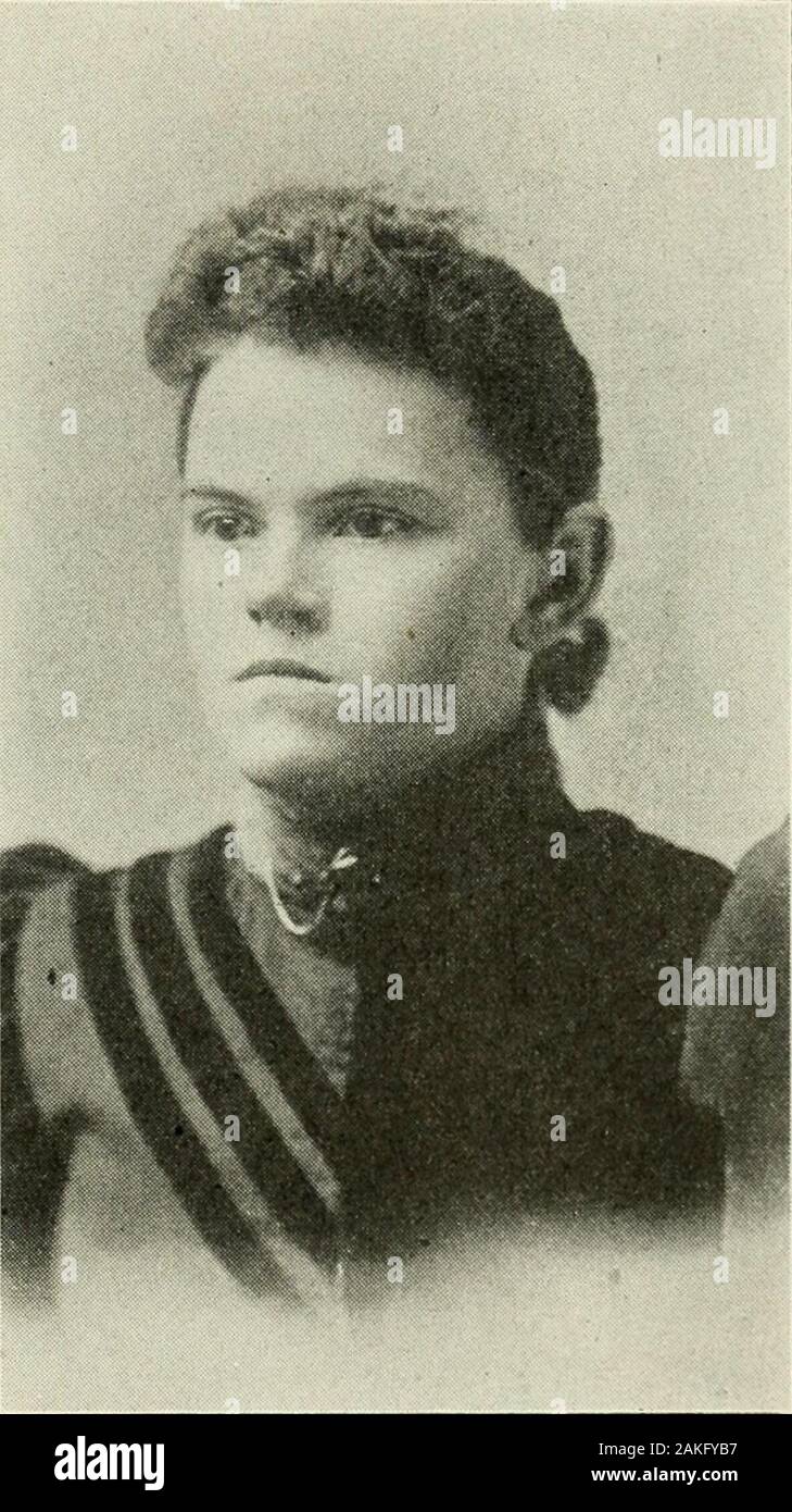 La storia di Chickasaw e Howard contee, Iowa . Il sig. E MRS. C. J. MILLER CHICKASAW E HOWARD CONTEE 307 chinery facilita notevolmente il lavoro dei campi. Egli è un membro della Associazione FarmersEquity di Bassett. Il sig. Miller è un repubblicano di opinioni politiche e fraternamente egli è connectedwith fratellanza di American Yeomen a Bassett. Lui e la sua famiglia aremembers della chiesa congregazionale di Bassett e sono gente di genuineworth che amano e meritare la calda riguardo e la fiducia di tutti. Il sig. Millerrepresents una delle vecchie famiglie pioniere della contea di Chickasaw che da Foto Stock