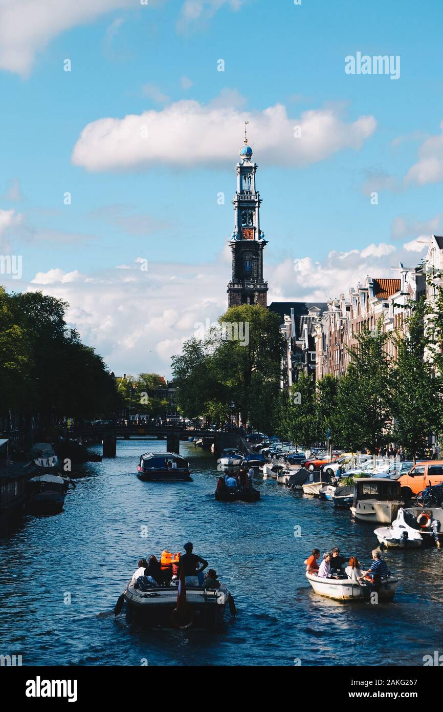 Barche nel canale Prinsengracht Foto Stock