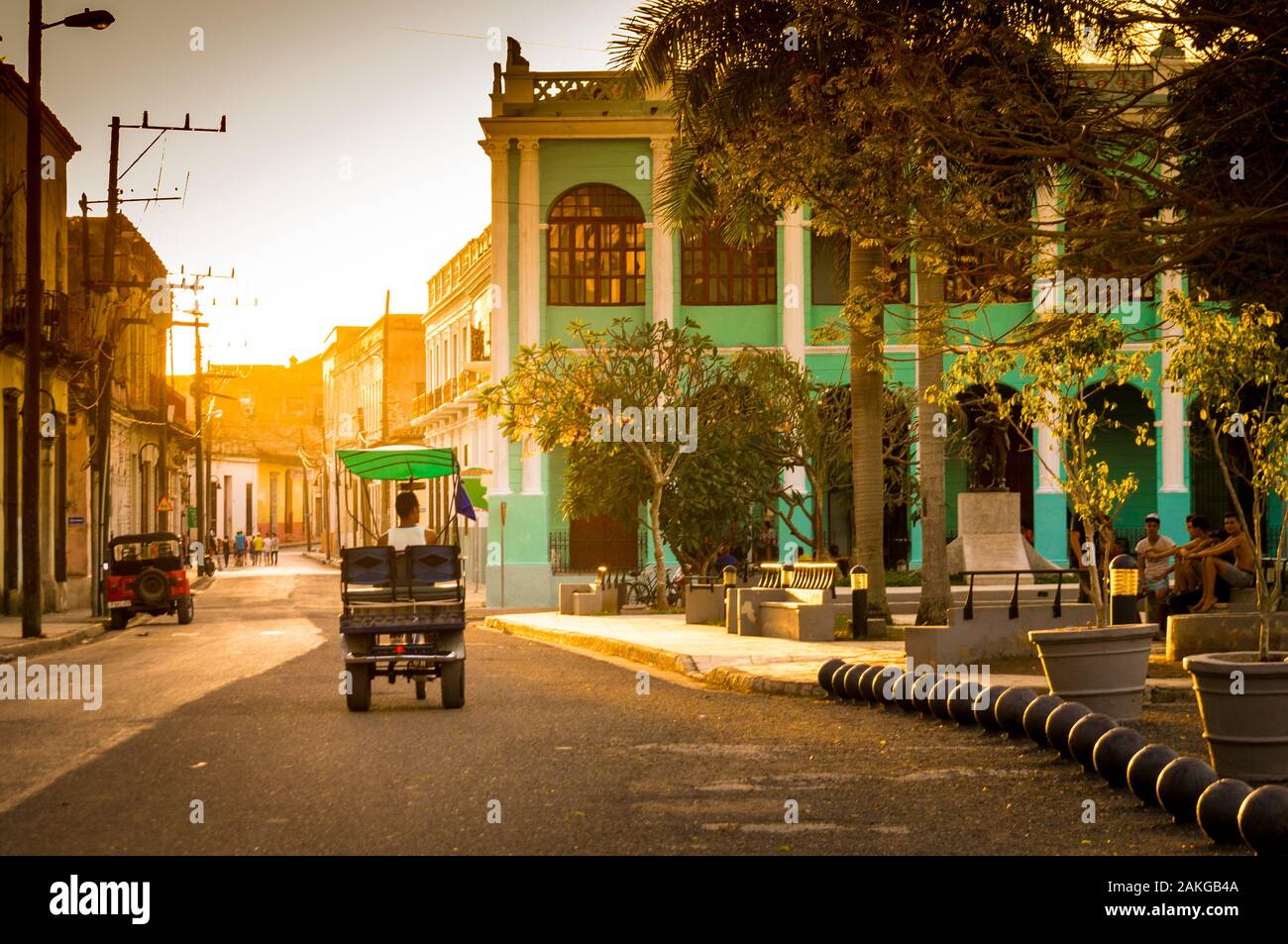 Tuktuk cubano in strada di Camaguey, Cuba Foto Stock