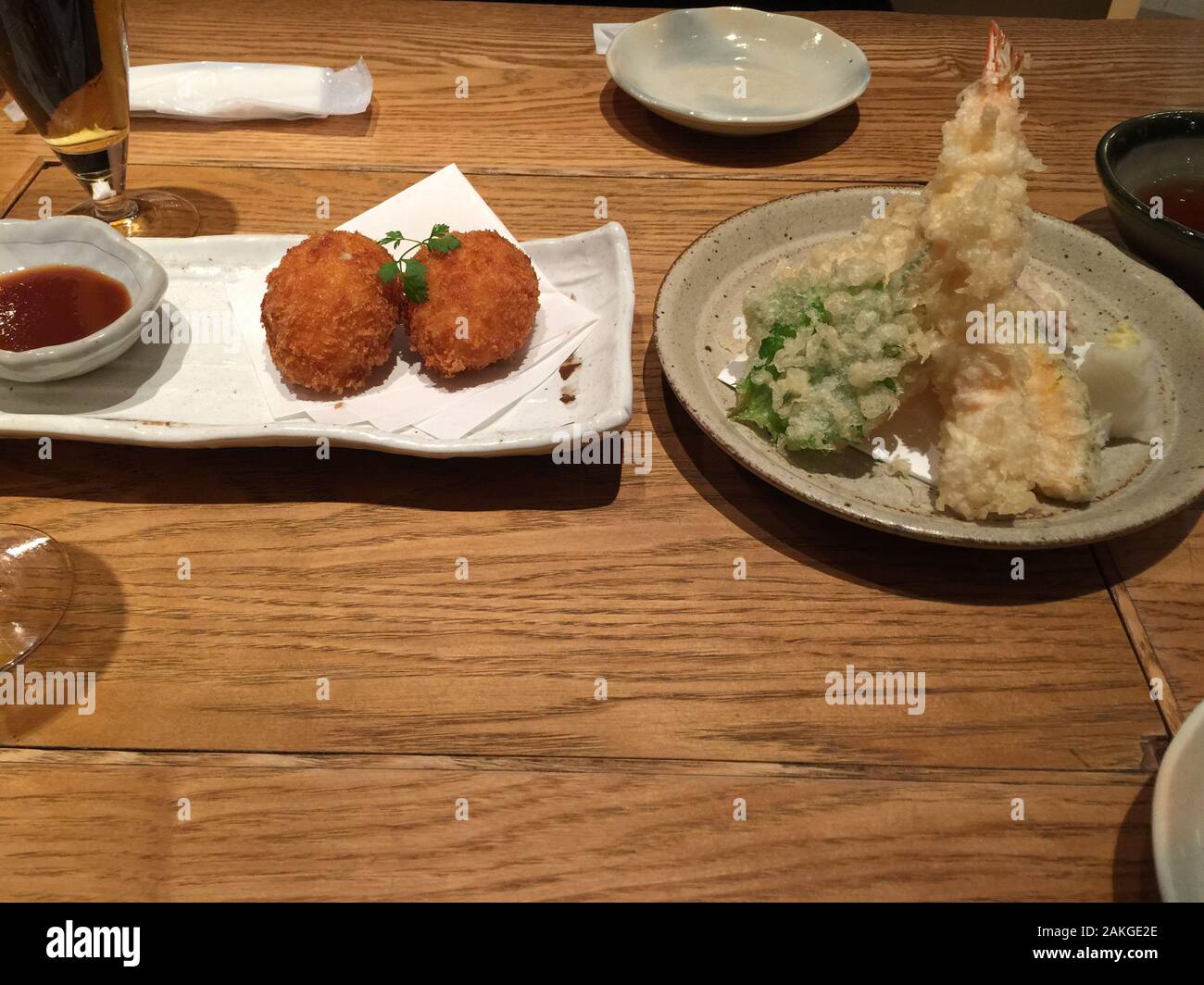 Un gustoso piatto di tempura perfetto a Kanazawa, Giappone Foto Stock