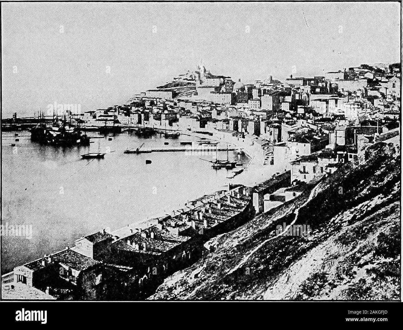 Il Literary Digest storia della guerra mondiale, compilato da originali e contemporanee fonti: americani, inglesi, francesi, tedesco e altri . in Verona afterthree aeroplani austriaci avevano dropt bombe su quella città.altre trenta persone sono state gravemente e diciannove leggermente injuredThe bombe del velivolo trovato la maggior parte delle loro vittime nella piazza principale dove i cittadini e i contadini da theoutlying distretti sono stati al mercato. Xineteen personswere ucciso da una bomba. Questa era la seconda volta aeroplani austro-ungarico aveva compiuto un raid a Verona, whichwas una città fortificata. In luglio una macchina austriaco h Foto Stock