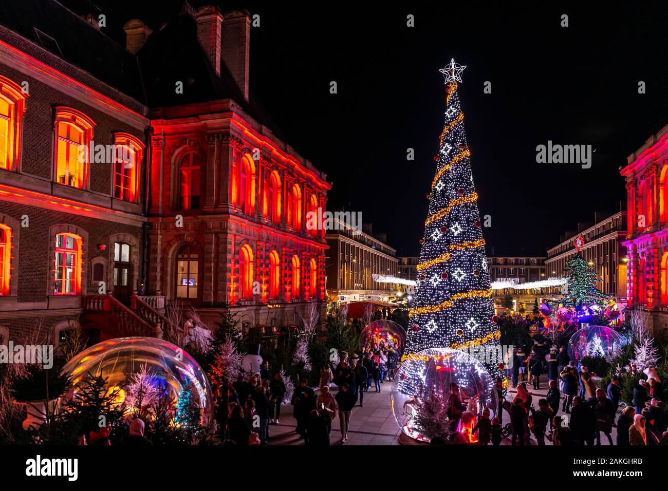 Francia, Somme (80), Amiens, Marché de Noël dans les rues du centre ville, le plus grand marché de Noël du nord de la France Foto Stock