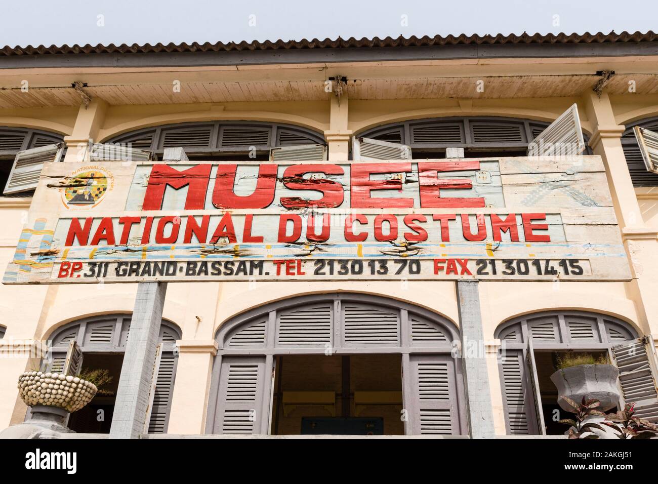 La Costa d Avorio, Grand Bassam, il Costume Nazionale Museo antico casa coloniale Foto Stock