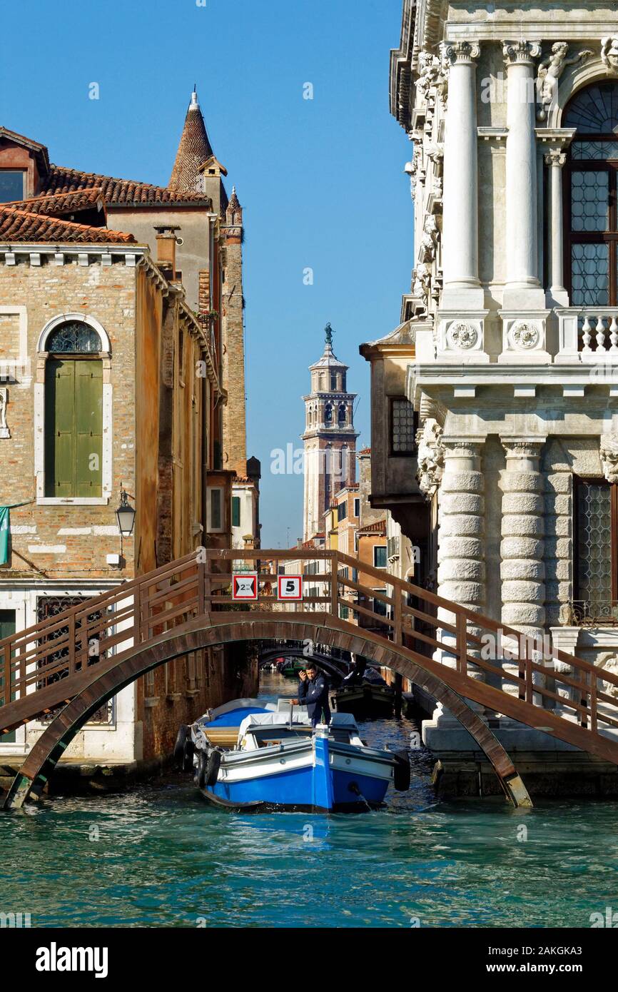 L'Italia, Veneto, Venezia, elencato come patrimonio mondiale dall UNESCO, il Grand Canal, quartiere di Dorsoduro, palazzo di Ca' Rezzonico, veneziano del XVIII secolo museum Foto Stock