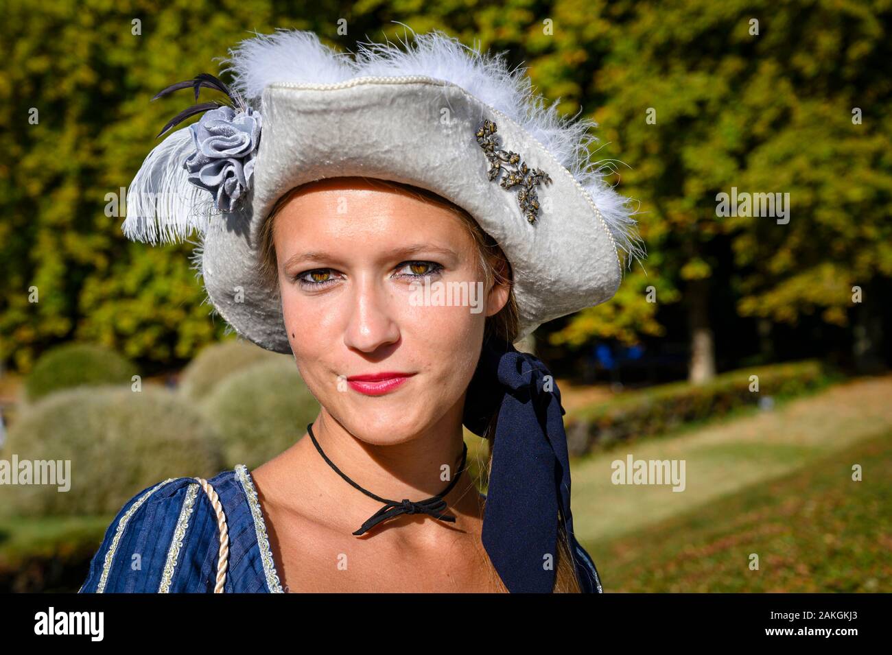 Francia, Yvelines (78), les Mesnuls, Les Mesnuls castlle,Giornata del Patrimonio 2019, donna in costume durante una ricostruzione storica Foto Stock