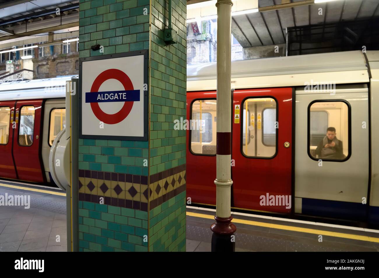 Regno Unito, Londra, Whitechapel district, stazione metropolitana (Metro) Aldgate Foto Stock