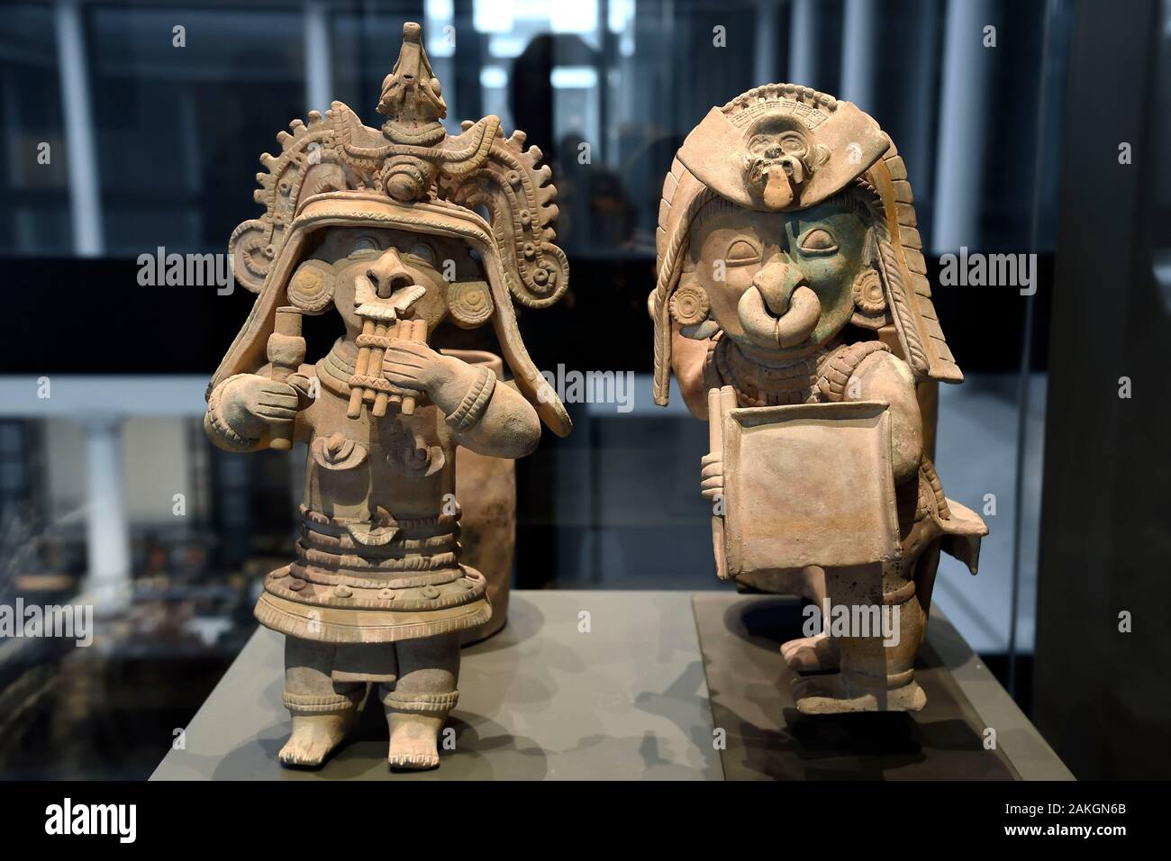 Il Cile, Santiago de Chile, cileno museo di arte pre-colombiana, musicista e guerriero (Jama-Coaque cultura) Foto Stock