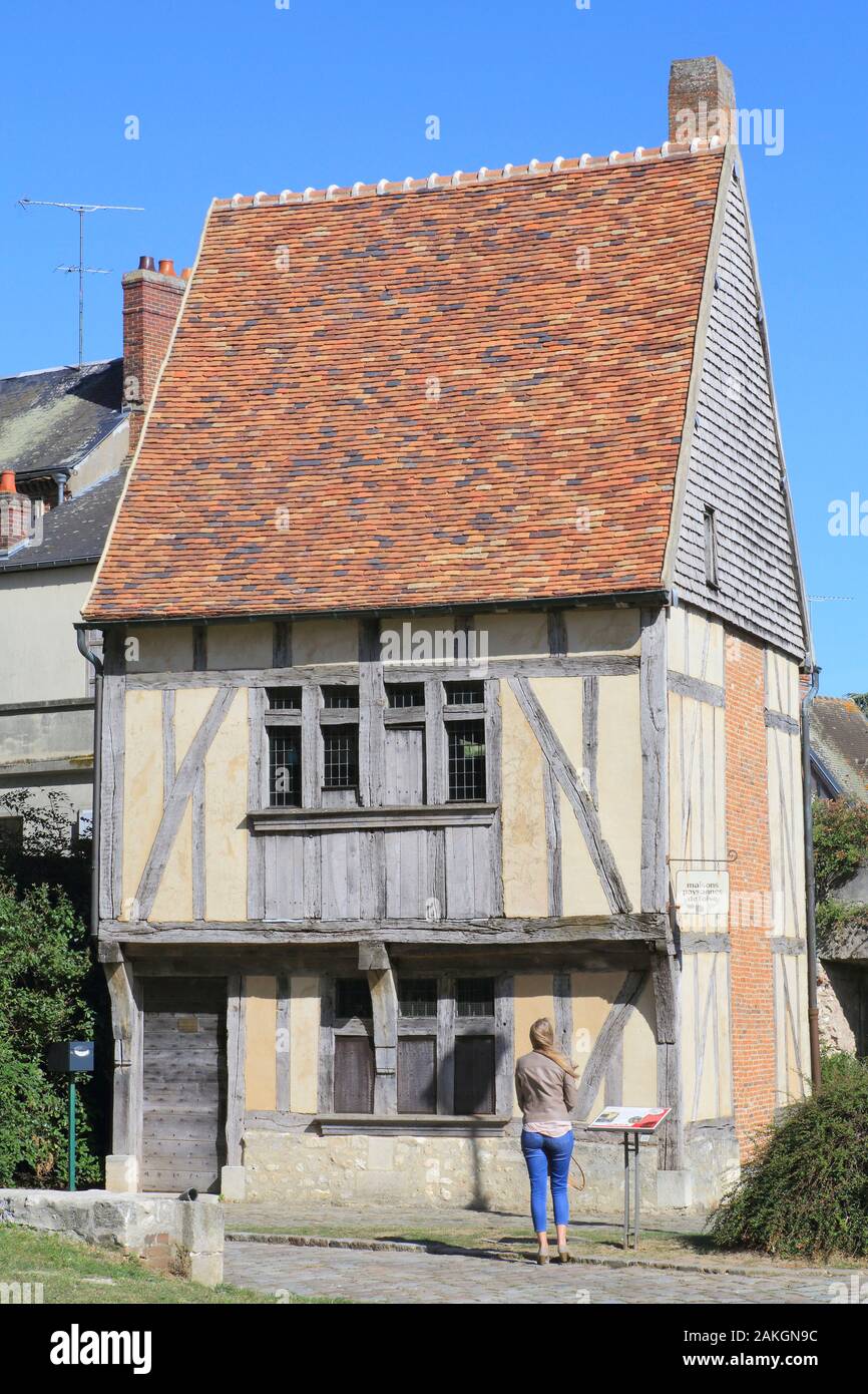 Francia, Oise, Beauvais, distretto di Saint-Pierre de Beauvais Cattedrale, casa quattrocentesca (più antica della città) costruito in sezioni di legno, cob, tegole e restaurata alla fine del XX secolo Foto Stock