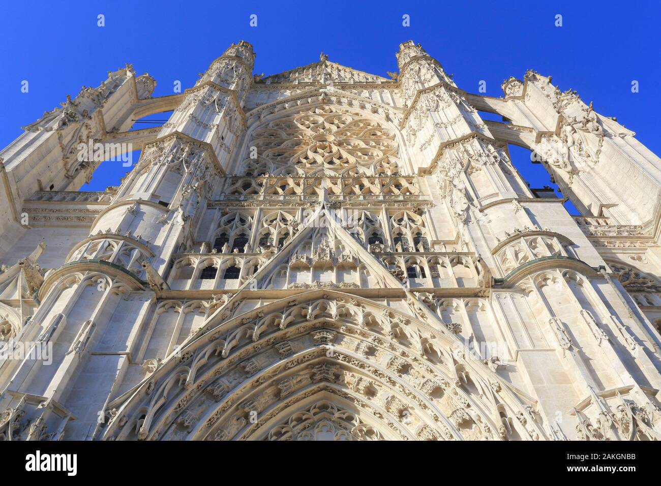 Francia, Oise, Beauvais, Saint-Pierre de Beauvais Cattedrale (13th del XVI secolo) con il più alto coro gotico nel mondo, facciata sud Foto Stock
