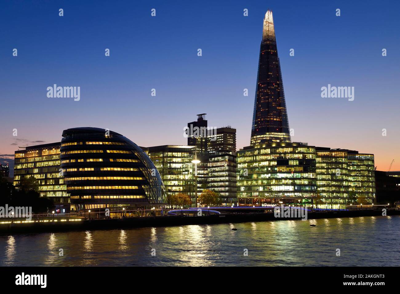 Regno Unito, Londra, distretto di Southwark, Londra London Bridge quarter, il Municipio dall'architetto Norman Foster, più lo sviluppo di Londra e la Shard London Bridge Tower dall'architetto Renzo Piano, il più alto nella torre di Londra Foto Stock