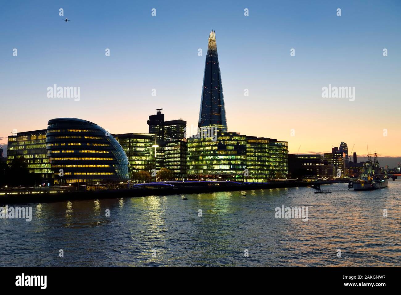 Regno Unito, Londra, distretto di Southwark, Londra London Bridge quarter, il Municipio dall'architetto Norman Foster, più lo sviluppo di Londra e la Shard London Bridge Tower dall'architetto Renzo Piano, il più alto nella torre di Londra Foto Stock