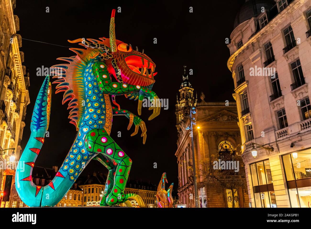 Francia, Nord, Lille, Rue Faidherbe, esposizione di sculture monumentali di Alebrijes (arte popolare messicana sculture) Foto Stock