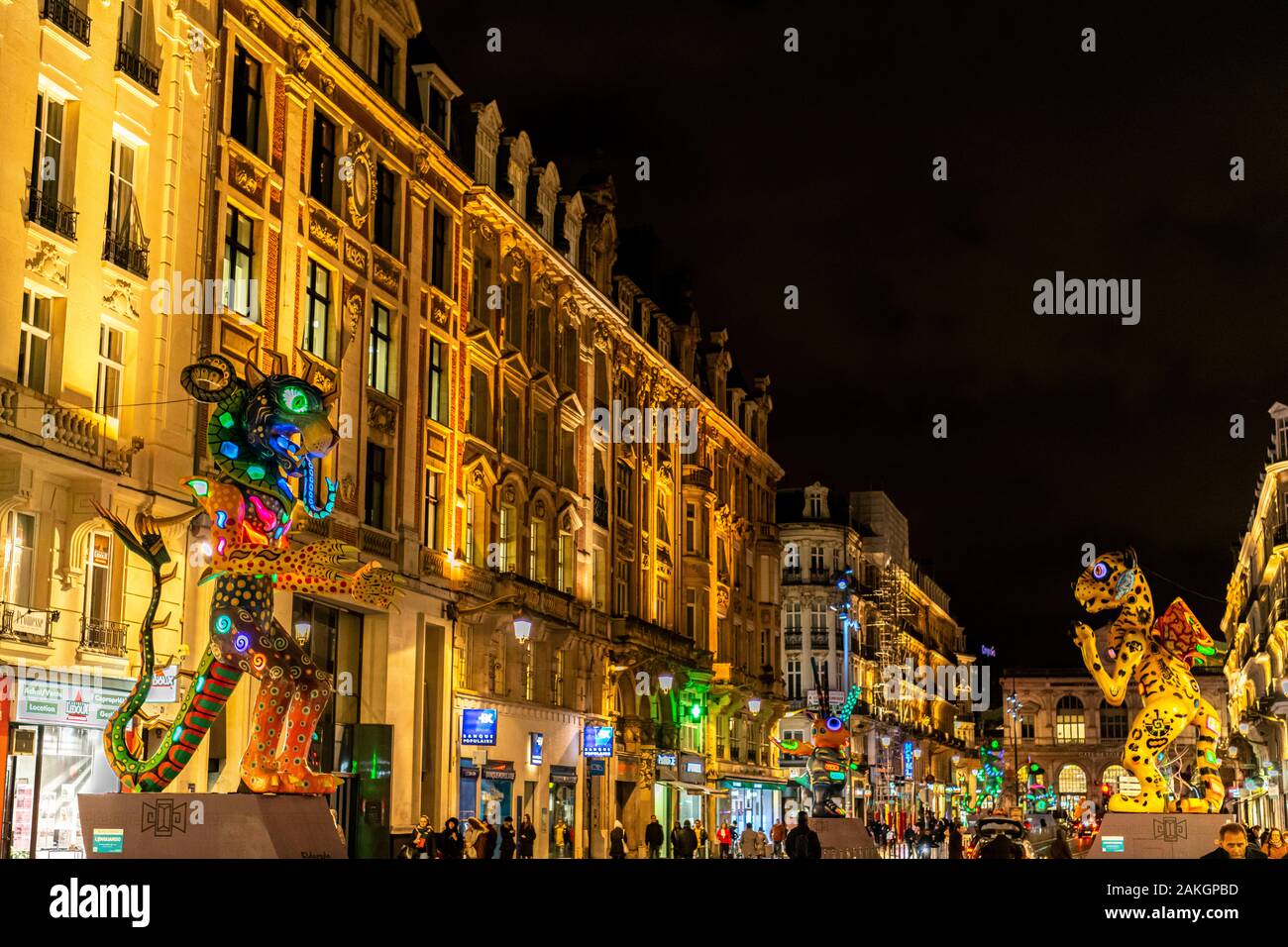 Francia, Nord, Lille, Rue Faidherbe, esposizione di sculture monumentali di Alebrijes (arte popolare messicana sculture) Foto Stock