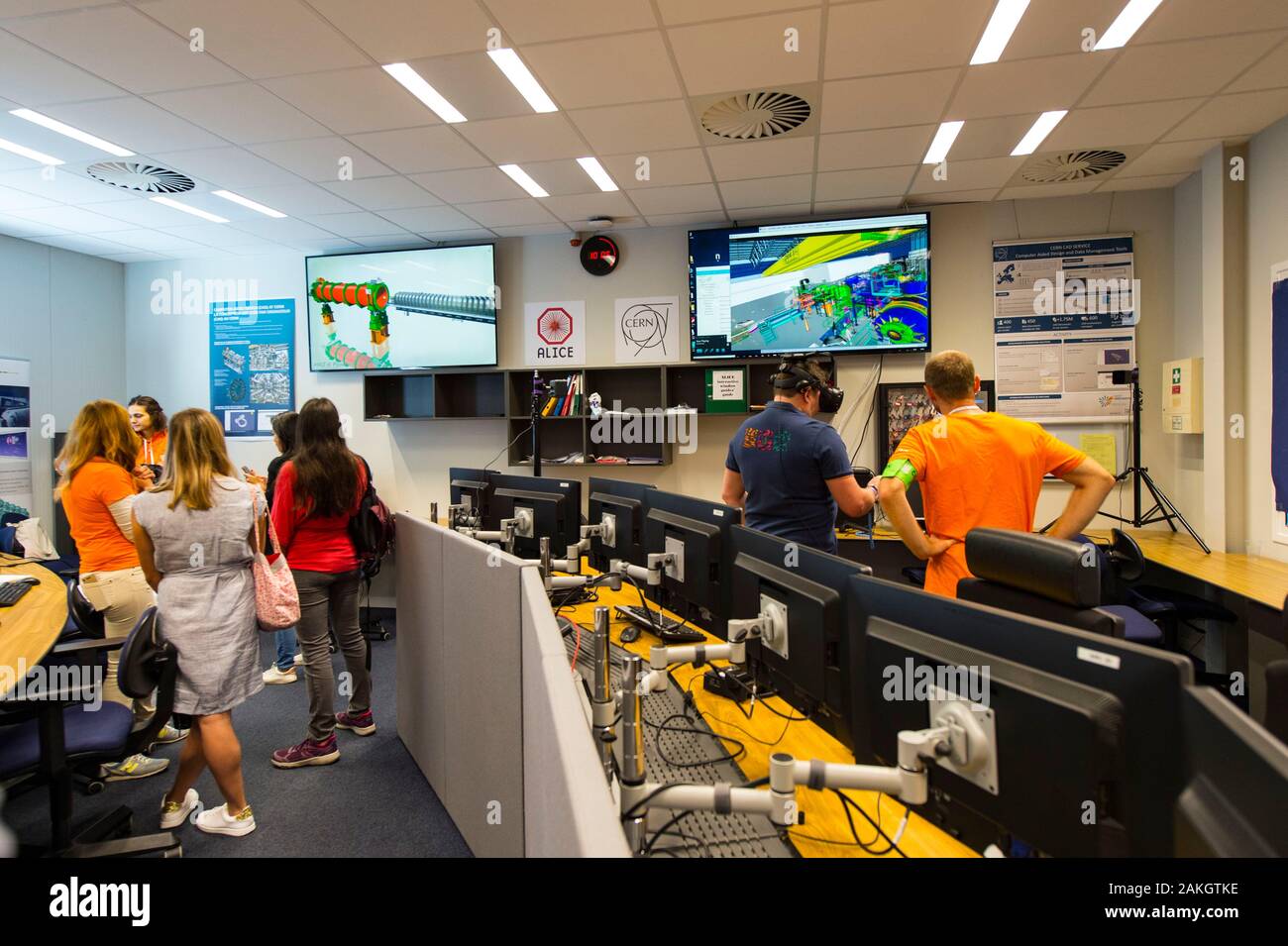 Francia, Svizzera, Cern, porta aperta in sale di controllo dell'acceleratore di particelle, LHC, Alice rilevatore: un grande collisore di ioni esperimento, visita alla sala di controllo Foto Stock
