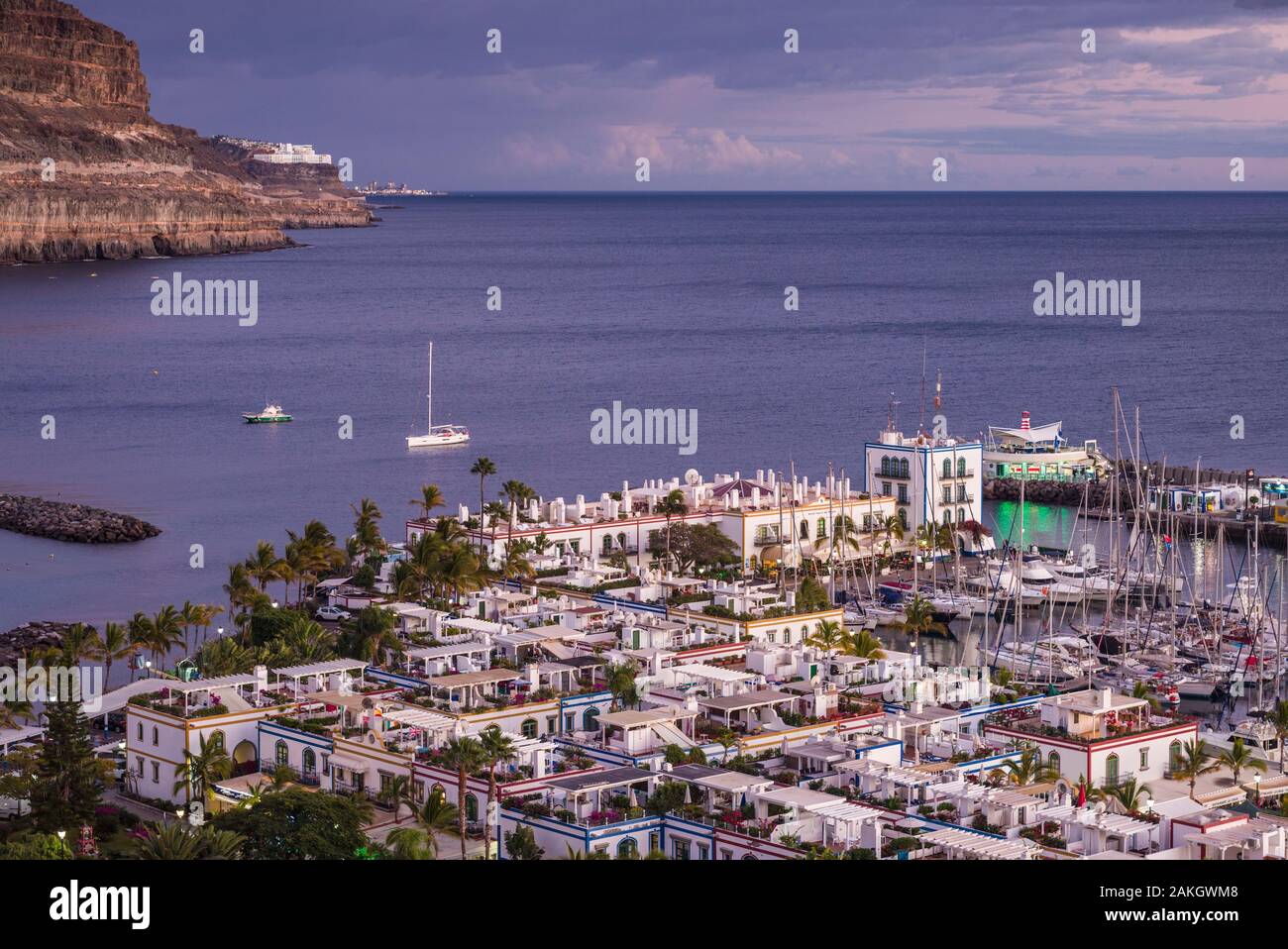 Spagna isole canarie Gran Canaria Island, Puerto de Mogan, la marina, crepuscolo Foto Stock