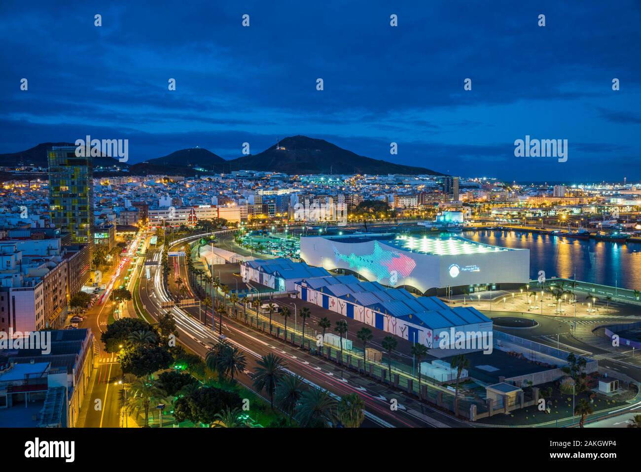 Spagna isole canarie Gran Canaria Island, Las Palmas de Gran Canaria, della città e del porto, crepuscolo Foto Stock