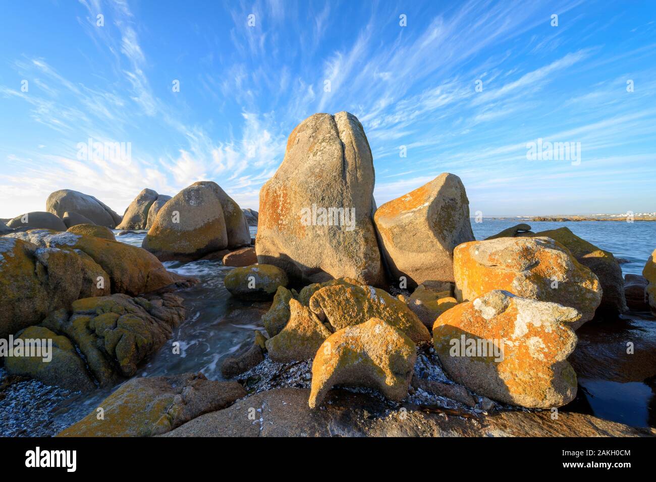 Sud Africa, Western Cape, giallo formazione di granito sul Cape Columbine costa in Paternoster Foto Stock