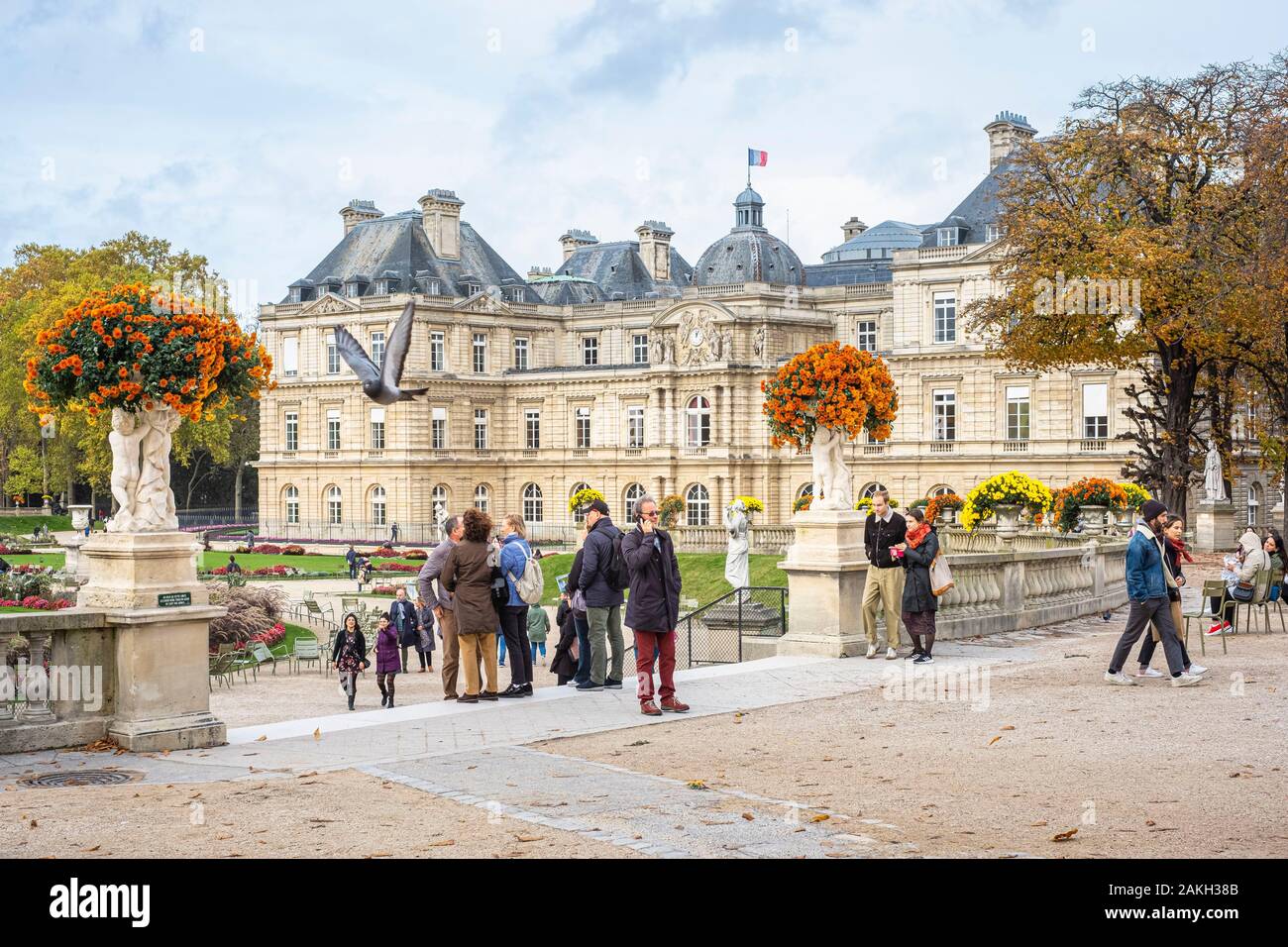 Francia, Parigi, Odeon district, dal giardino del Lussemburgo, il Palazzo del Lussemburgo, la sede del Senato francese Foto Stock