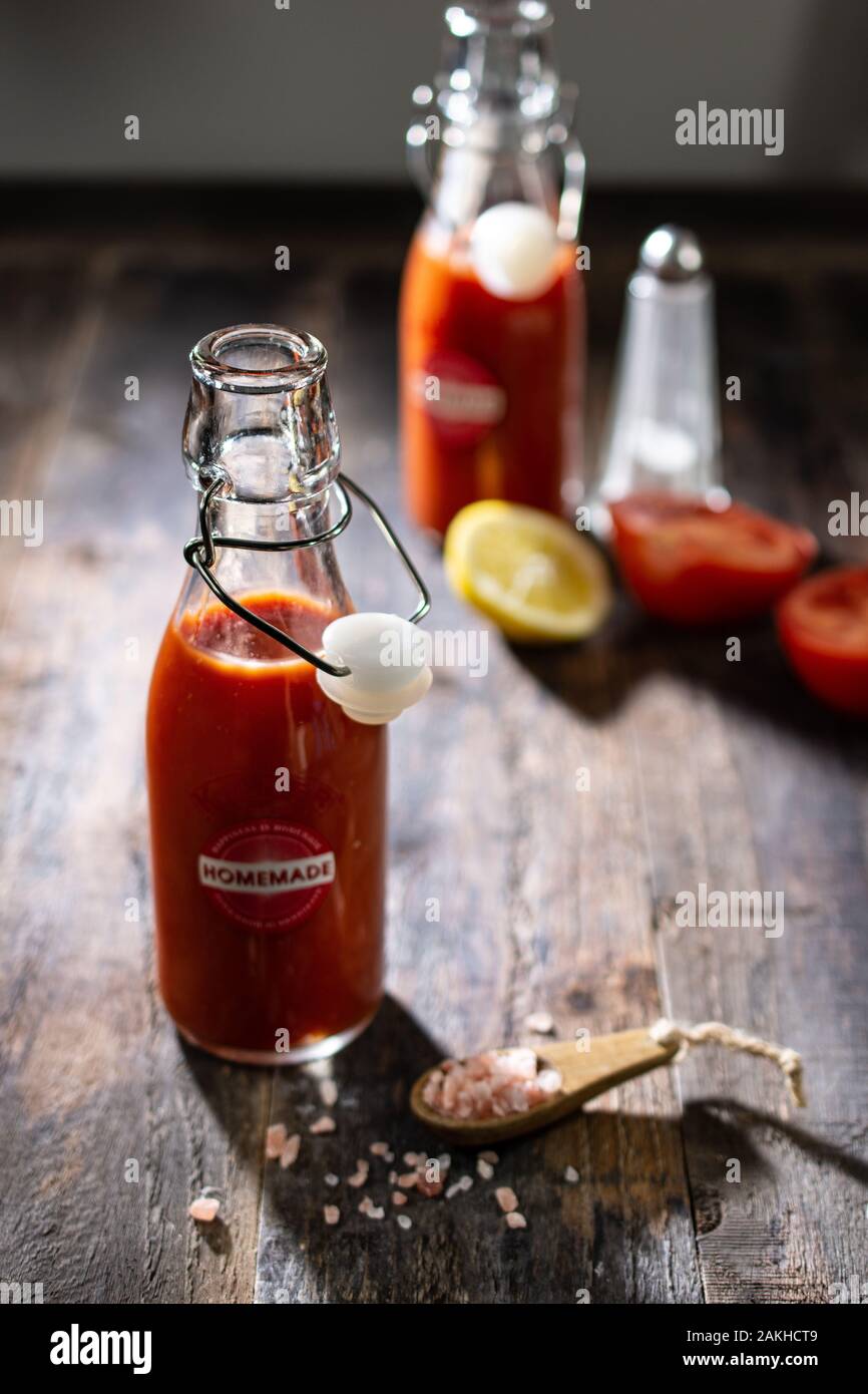 Deliziosi succhi di pomodoro.il cibo sano e bere. Foto Stock