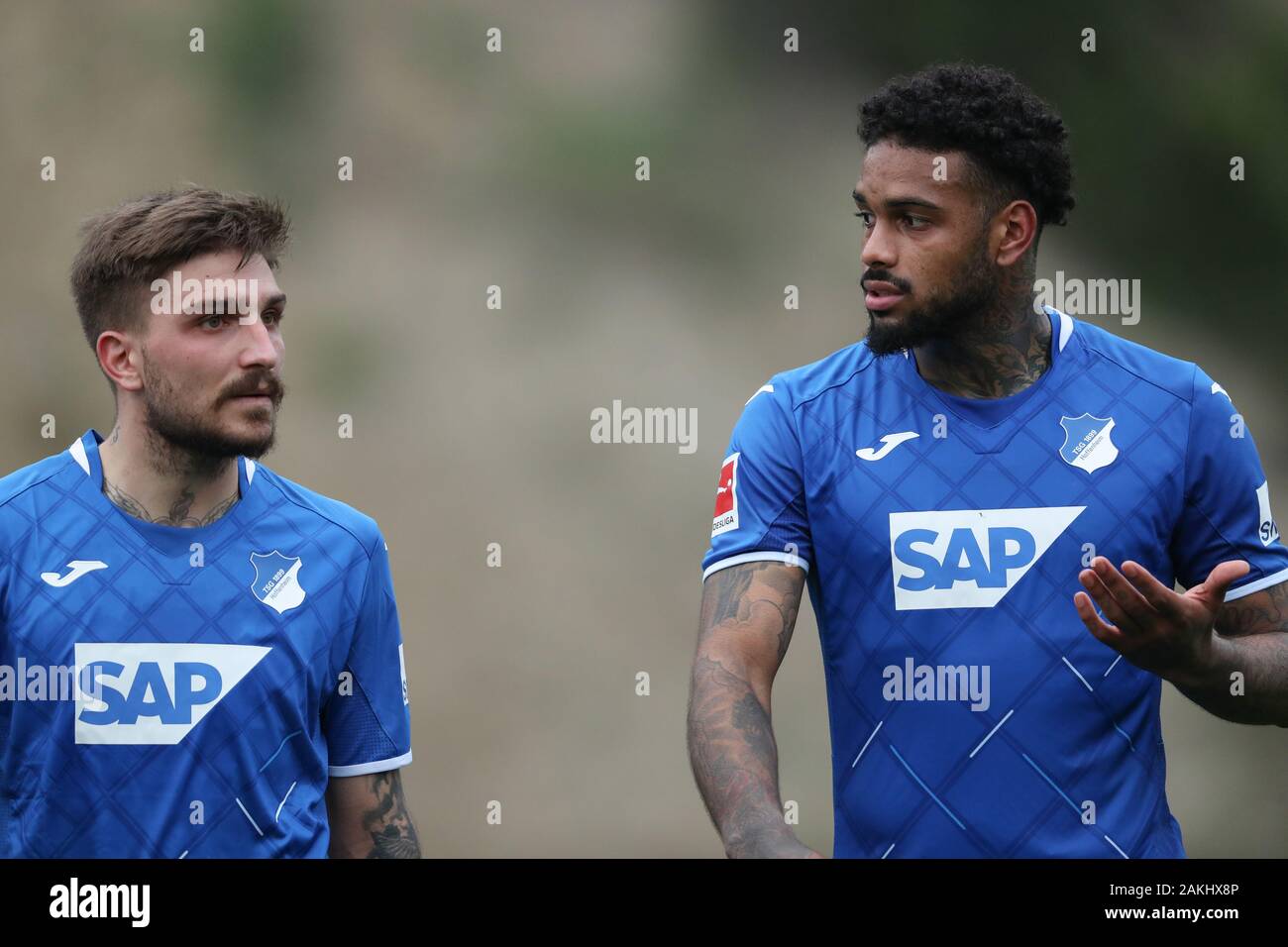 Marbella, Spagna. 9 Gen, 2020. Calcio: Bundesliga, test match al La Quinta campi da calcio training camp, TSG 1899 Hoffenheim - ADO Den Haag (L'Aia). Konstantinos Stafylidis (l-r) e Jürgen Locadia da Hoffenheim rimasti delusi dopo il gioco. Credito: Friso Gentsch/dpa/Alamy Live News Foto Stock