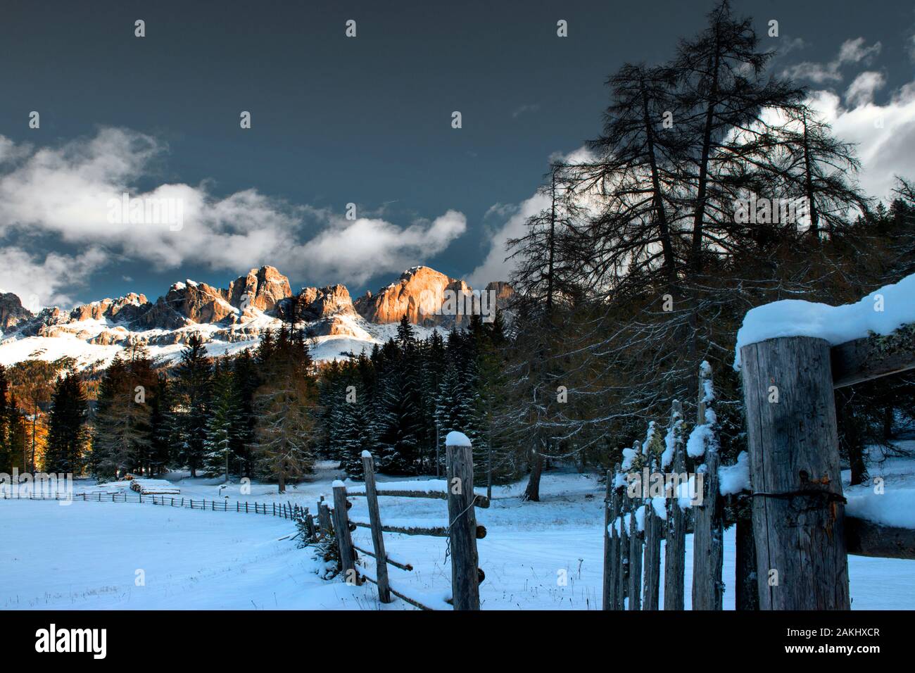 Carezza nelle Dolomiti dopo la tempesta pesante Foto Stock